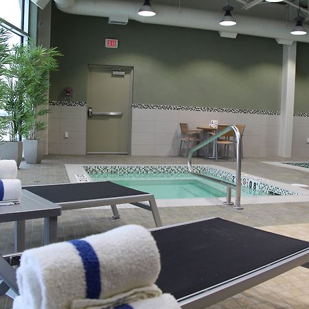 Holiday Inn Express & Suites Cold Lake By Ihg Exterior foto