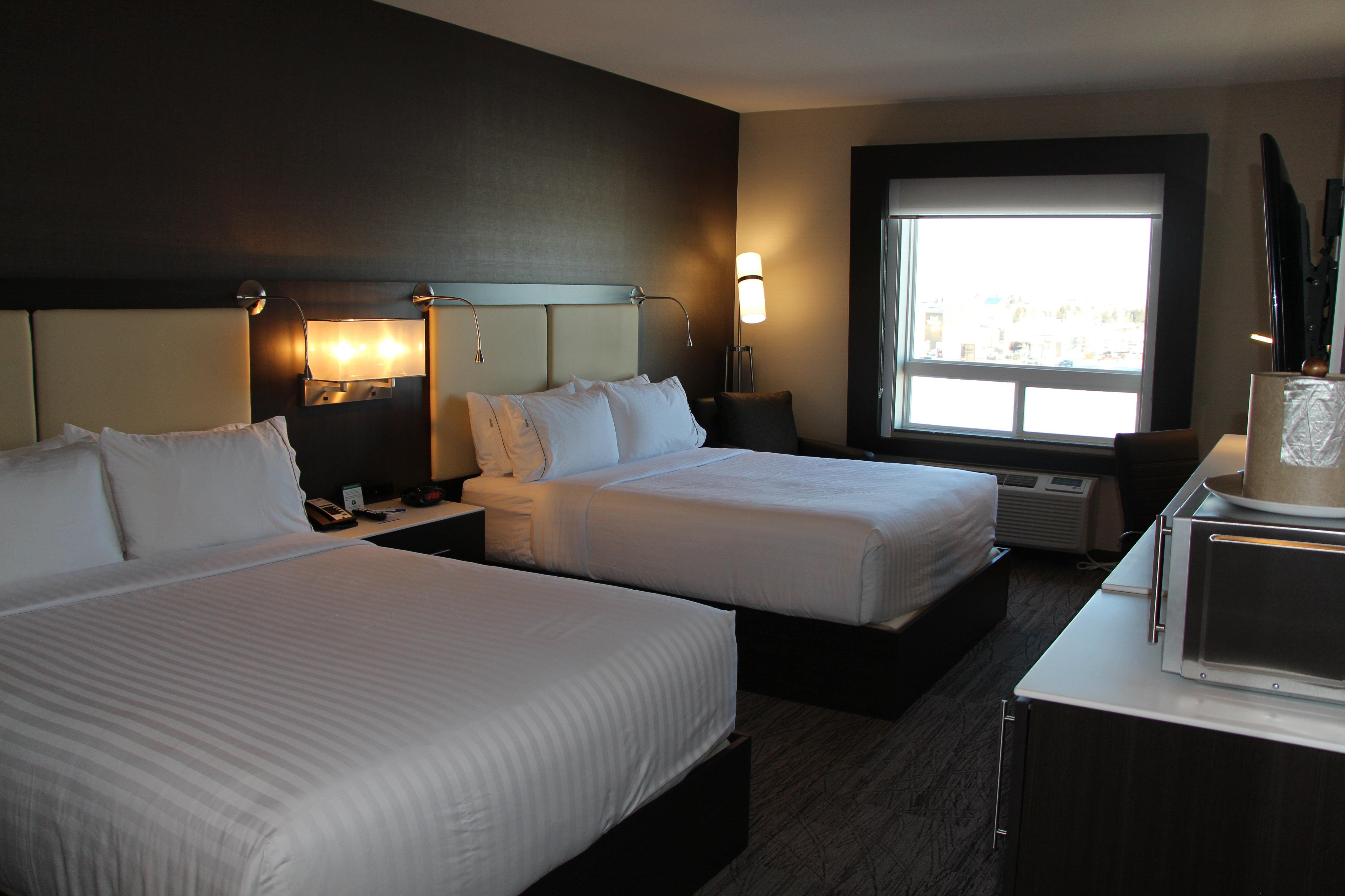 Holiday Inn Express & Suites Cold Lake By Ihg Exterior foto