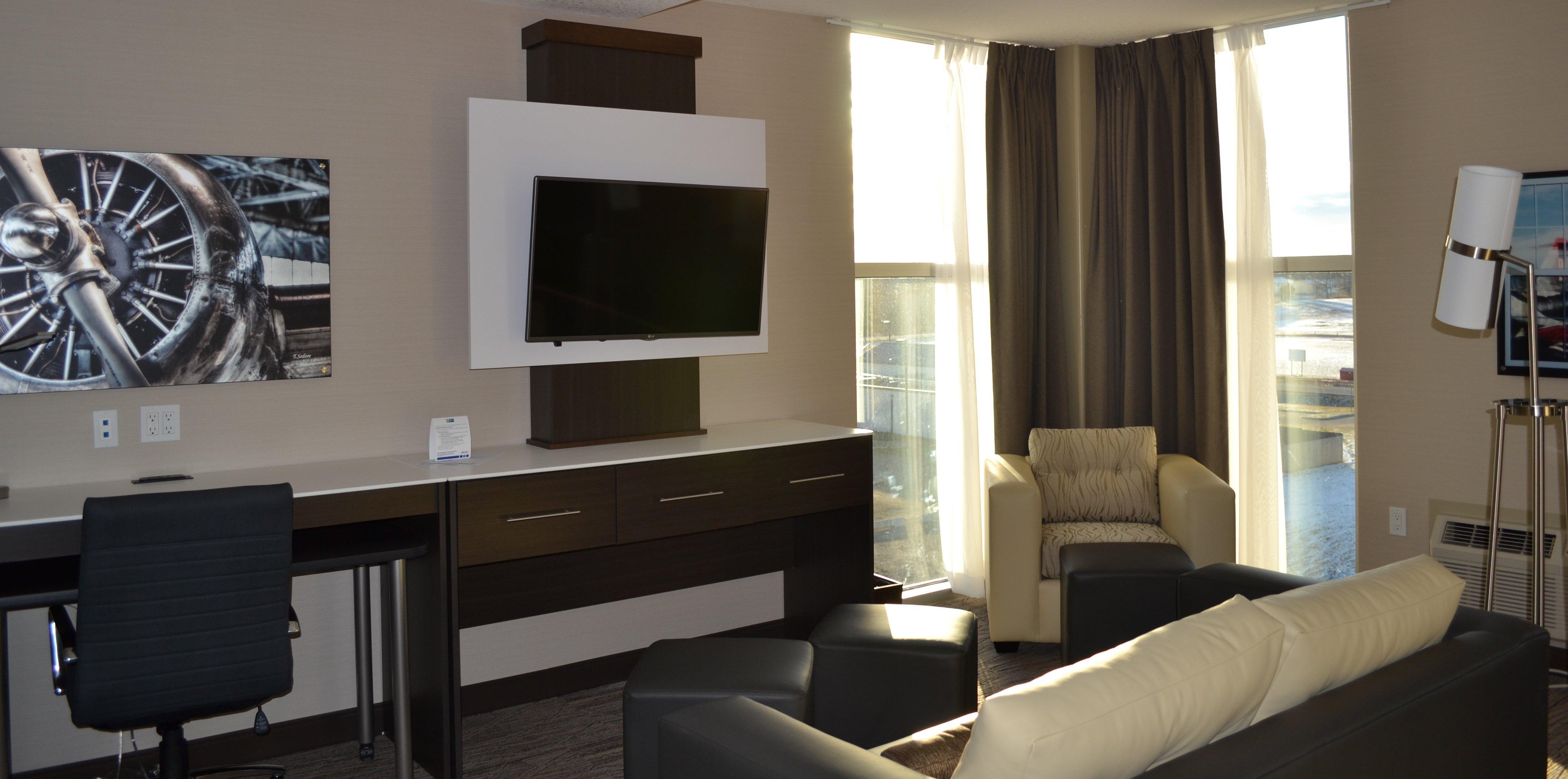 Holiday Inn Express & Suites Cold Lake By Ihg Exterior foto